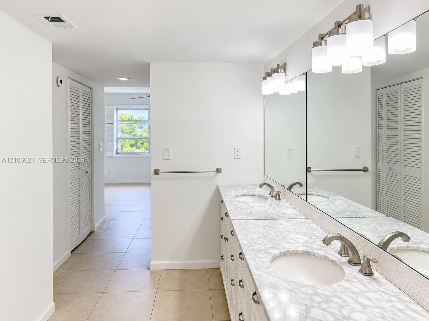 AZURE LAKE CONDO · #107 in Miami - Photo 13