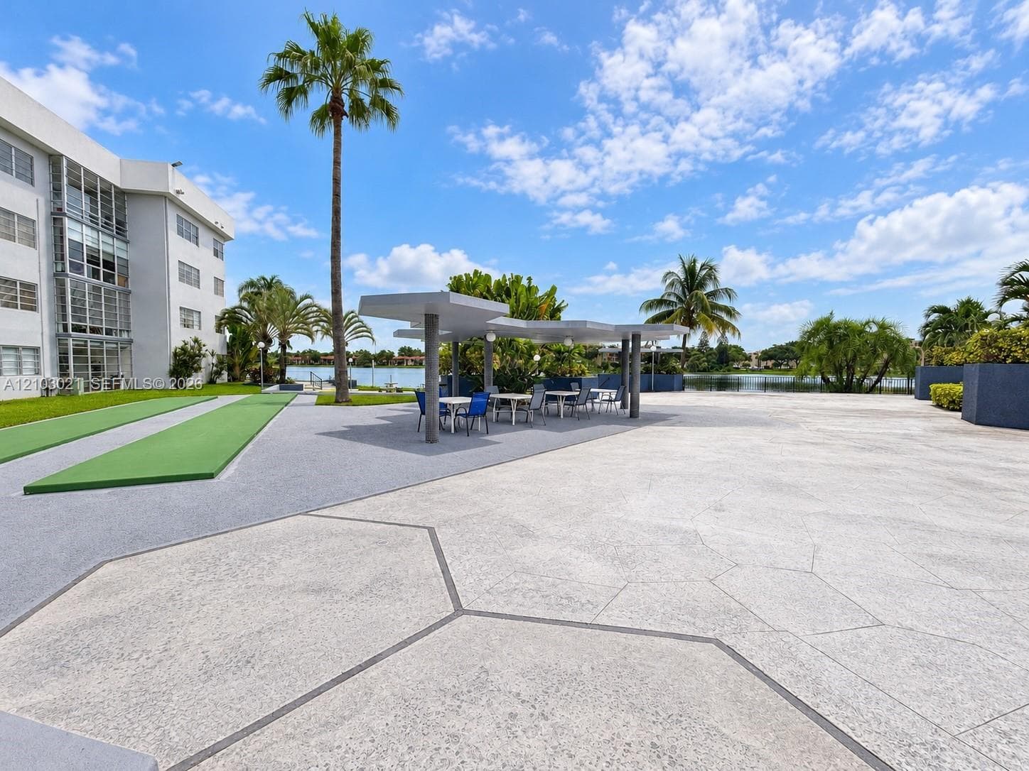 AZURE LAKE CONDO · #107 in Miami - Photo 26