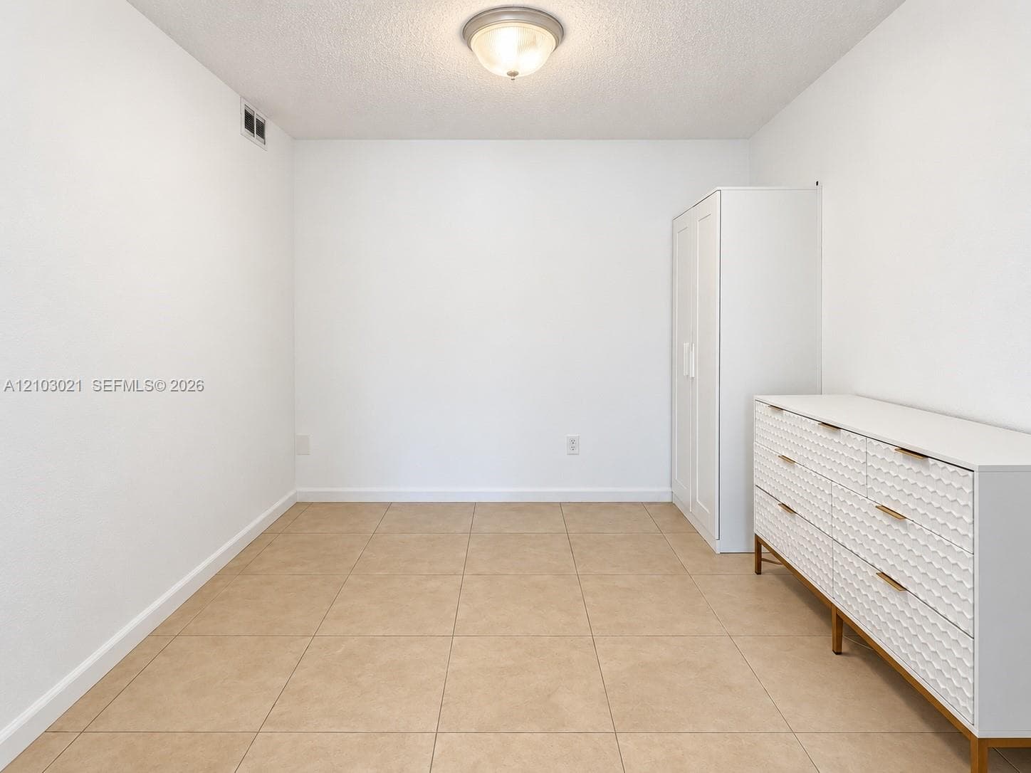 AZURE LAKE CONDO · #107 in Miami - Photo 7