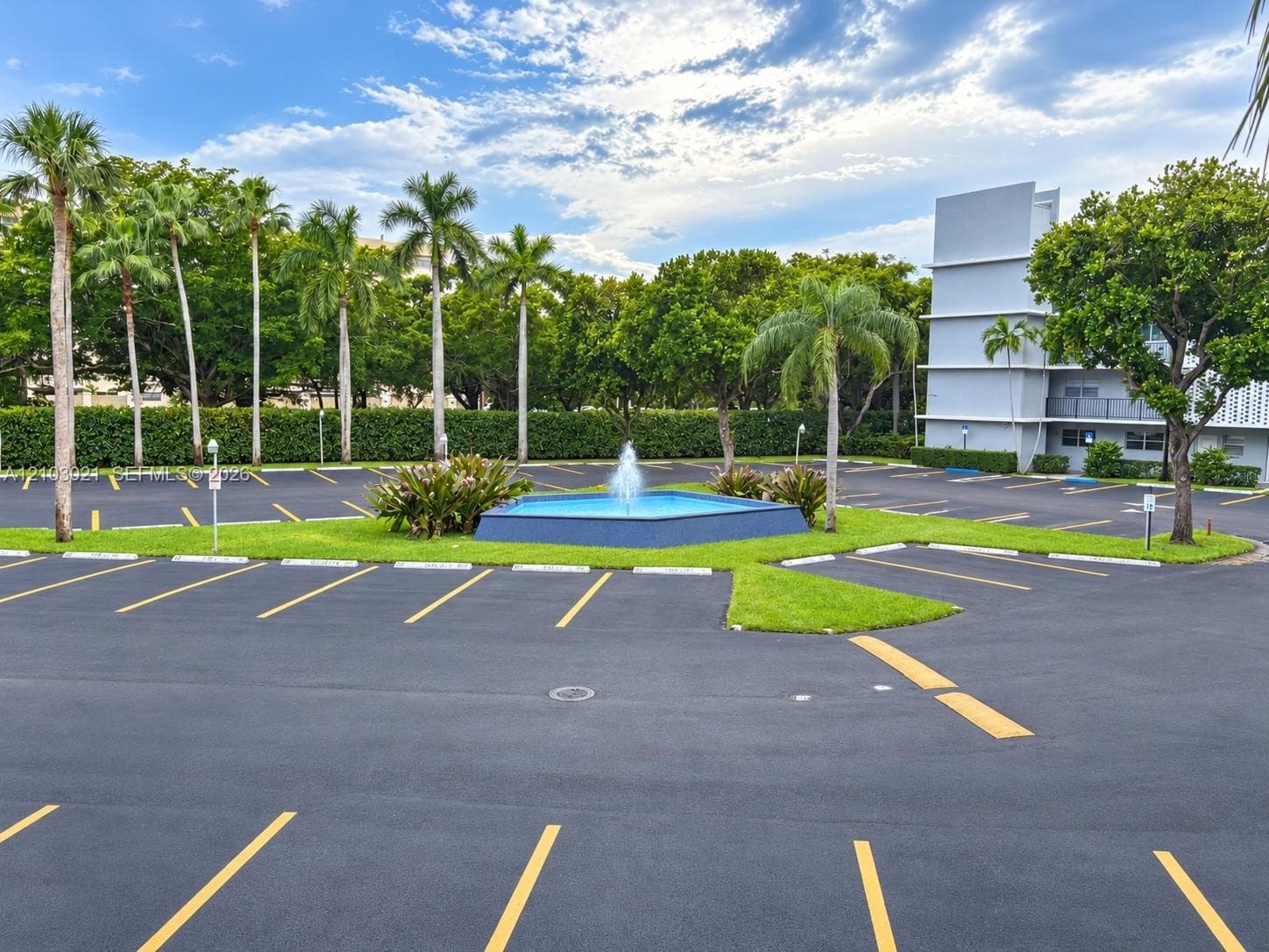 AZURE LAKE CONDO · #107 in Miami - Photo 18