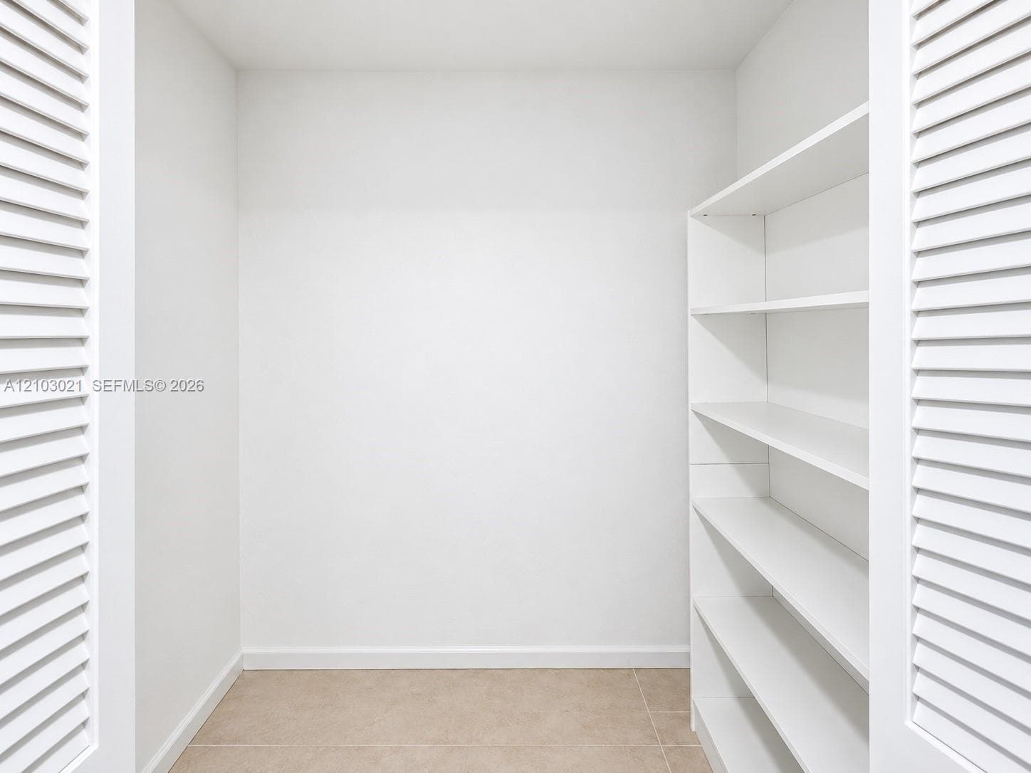 AZURE LAKE CONDO · #107 in Miami - Photo 15