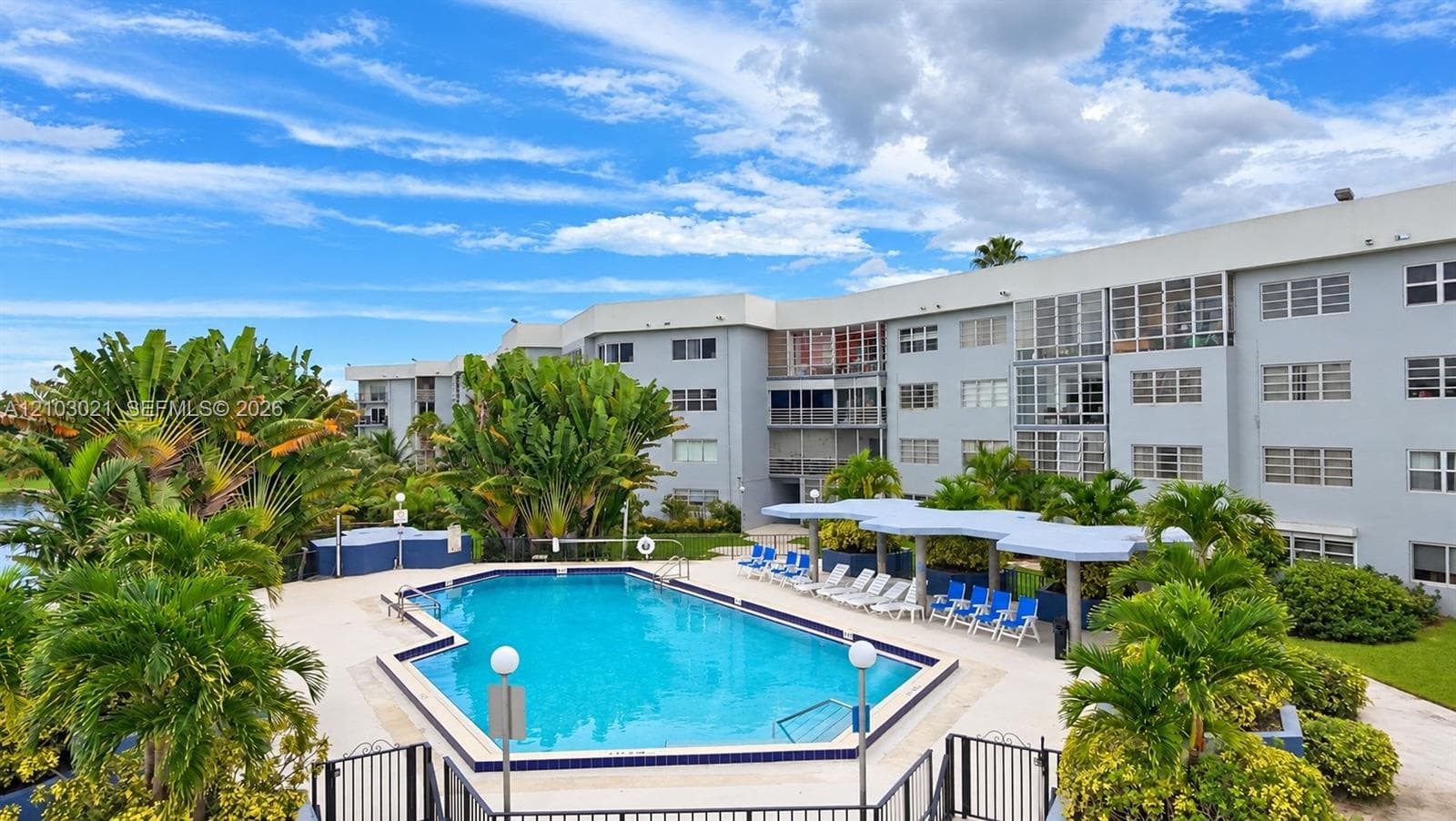 AZURE LAKE CONDO · #107 in Miami - Photo 19