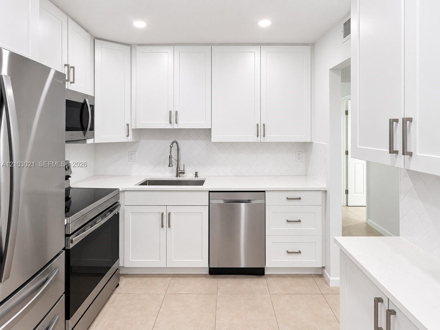AZURE LAKE CONDO · #107 in Miami - Photo 8
