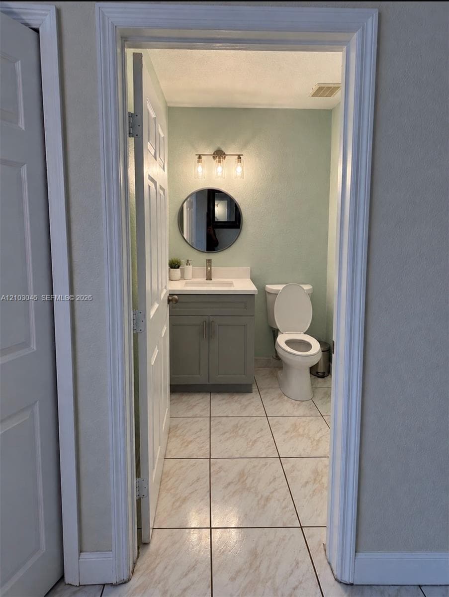 1st floor half bathroom