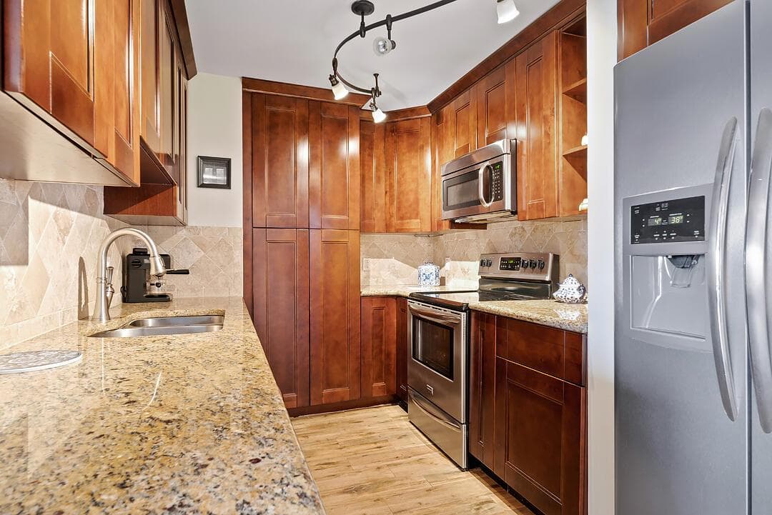 5600-N-FLAGLER-DR-310-33407-010