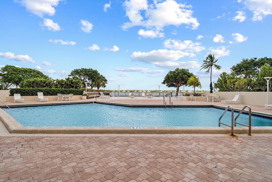 5600-N-FLAGLER-DR-310-33407-030
