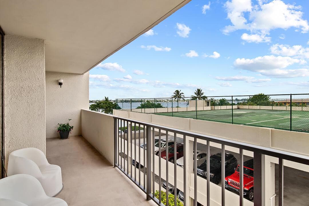 5600-N-FLAGLER-DR-310-33407-017