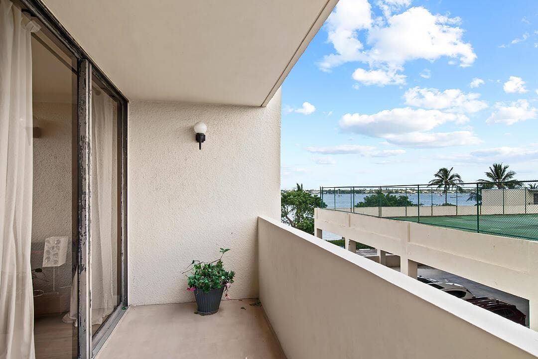 5600-N-FLAGLER-DR-310-33407-018
