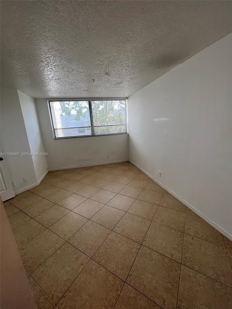 PRESIDENTIAL GOLFVIEW CON · #411 in West Palm Beach - Photo 17