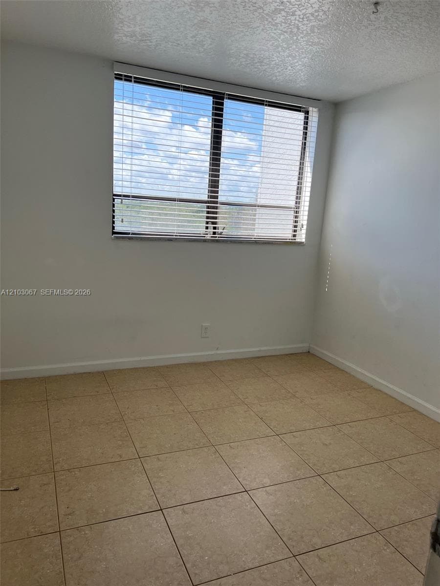 PRESIDENTIAL GOLFVIEW CON · #411 in West Palm Beach - Photo 8