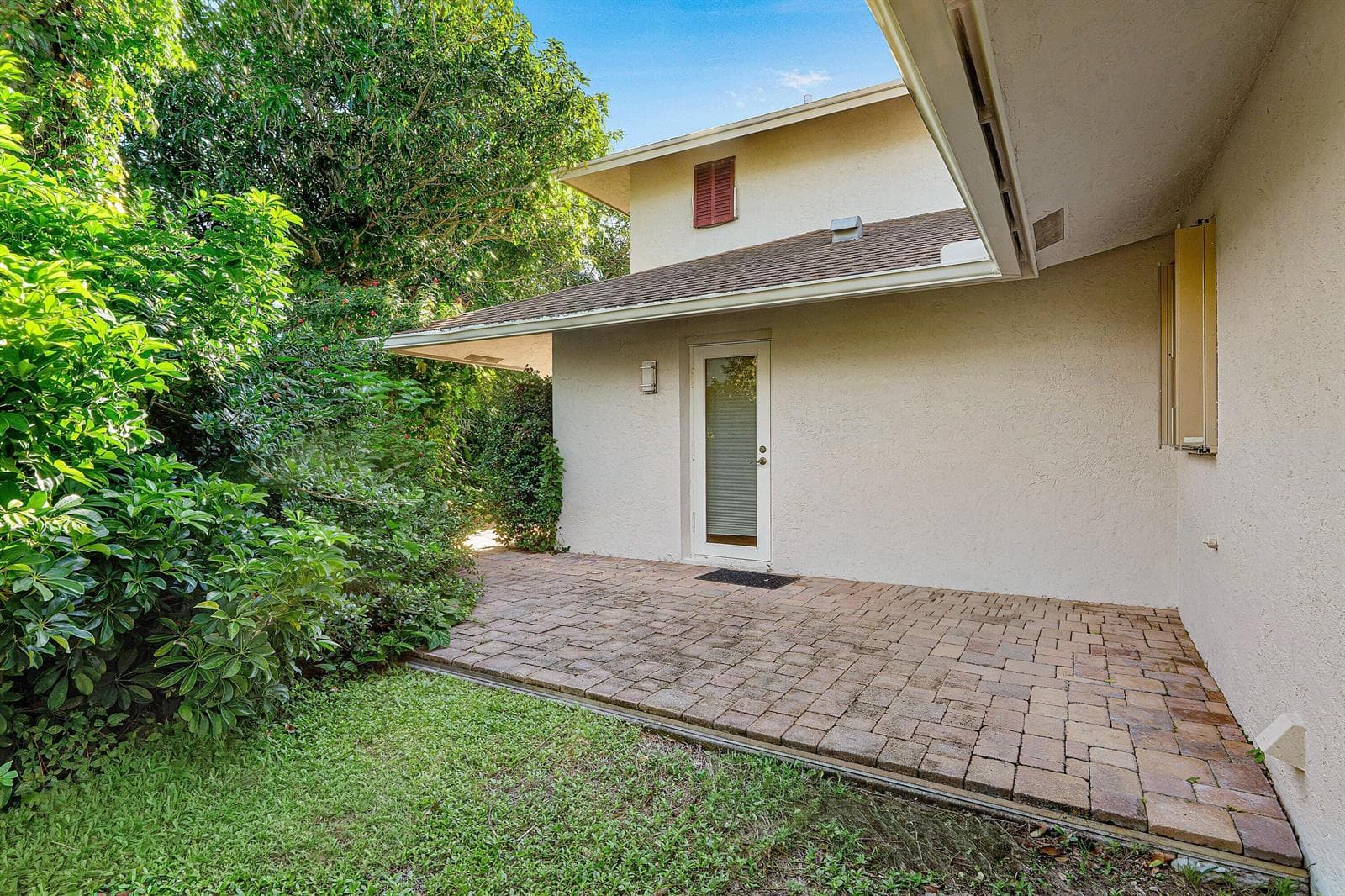 029-491NeptuneRoad-JunoBeach-FL-33408-SM