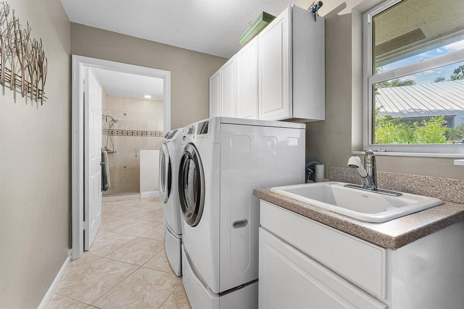 018-491NeptuneRoad-JunoBeach-FL-33408-SM
