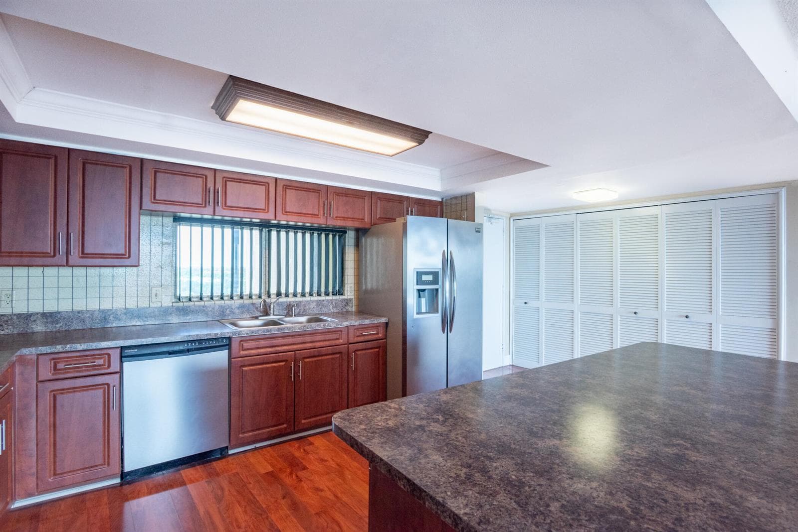 © Clark- 2480 Presidential Way 903-015