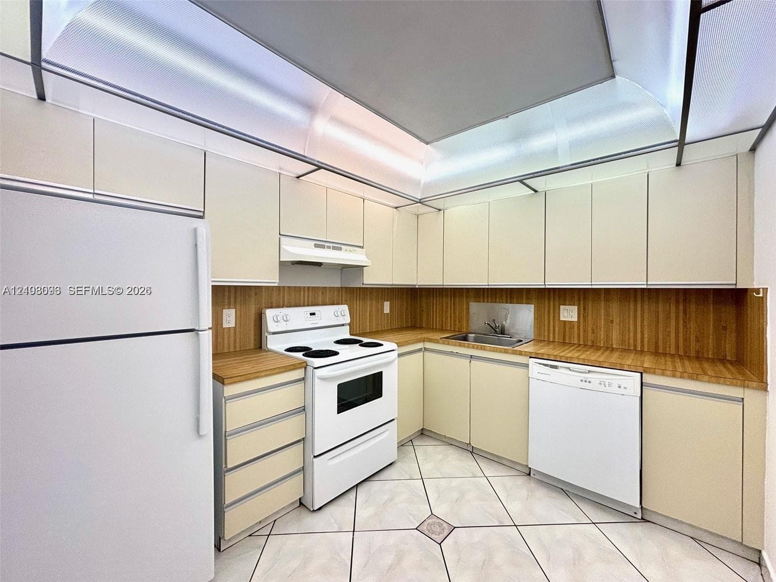 OLYMPUS TOWERS · #1208 in Hallandale Beach - Photo 9