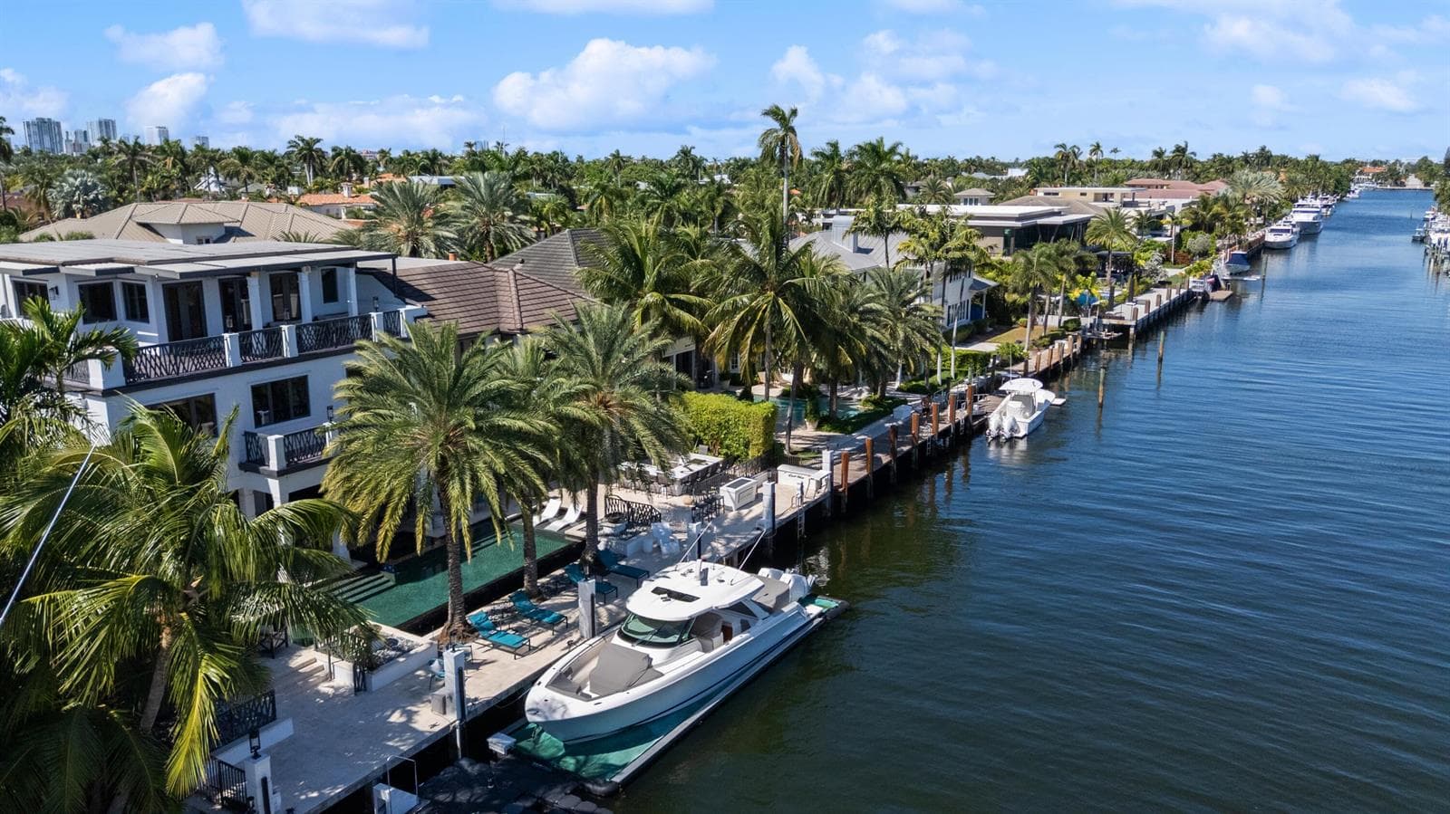 100 Ft of waterfront