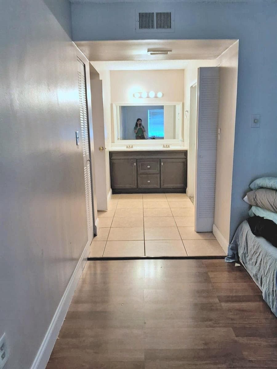 13_Hallway-to-Bath-2
