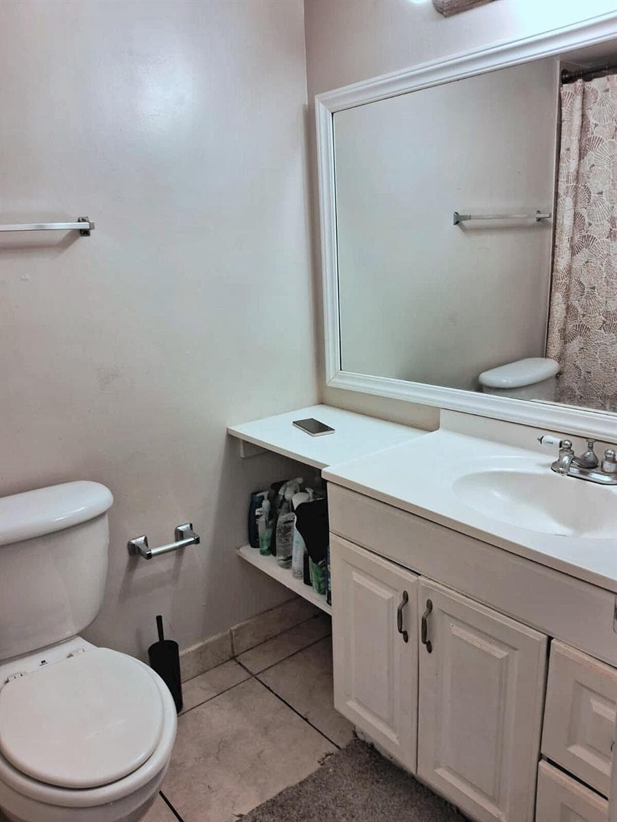 12_Bathroom-1