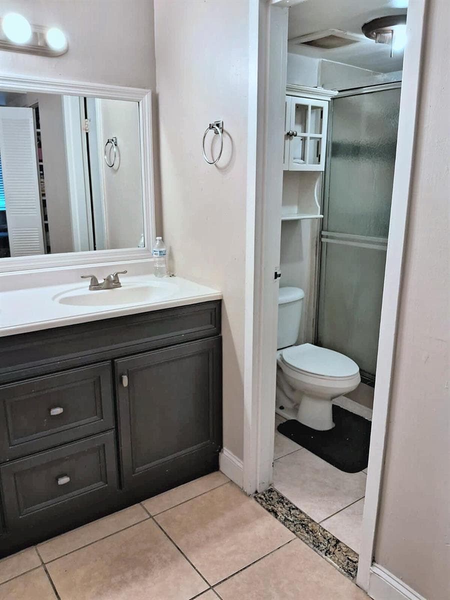 14_Bathroom-2