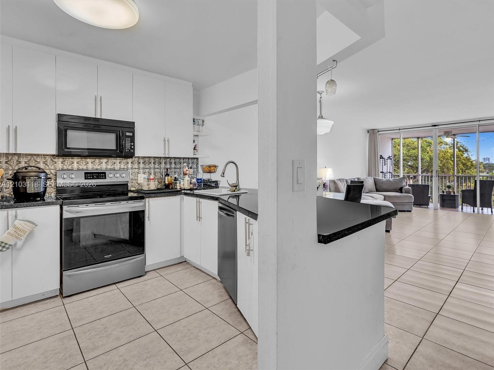 JADE WINDS GROUP - · #413-2 in Miami - Photo 3