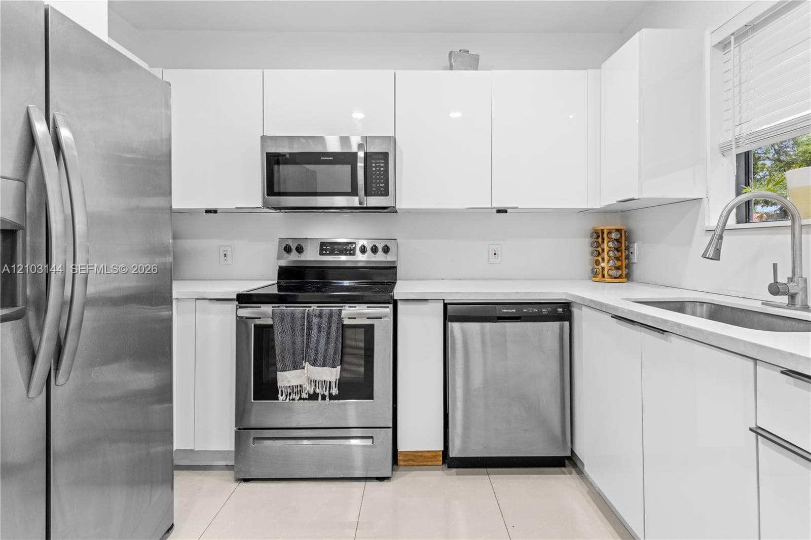 1195 NE 147th St #. photo 12