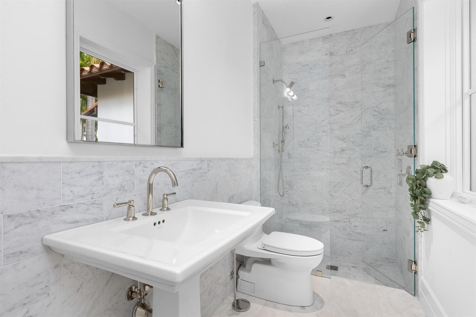 First Floor Suite Bath