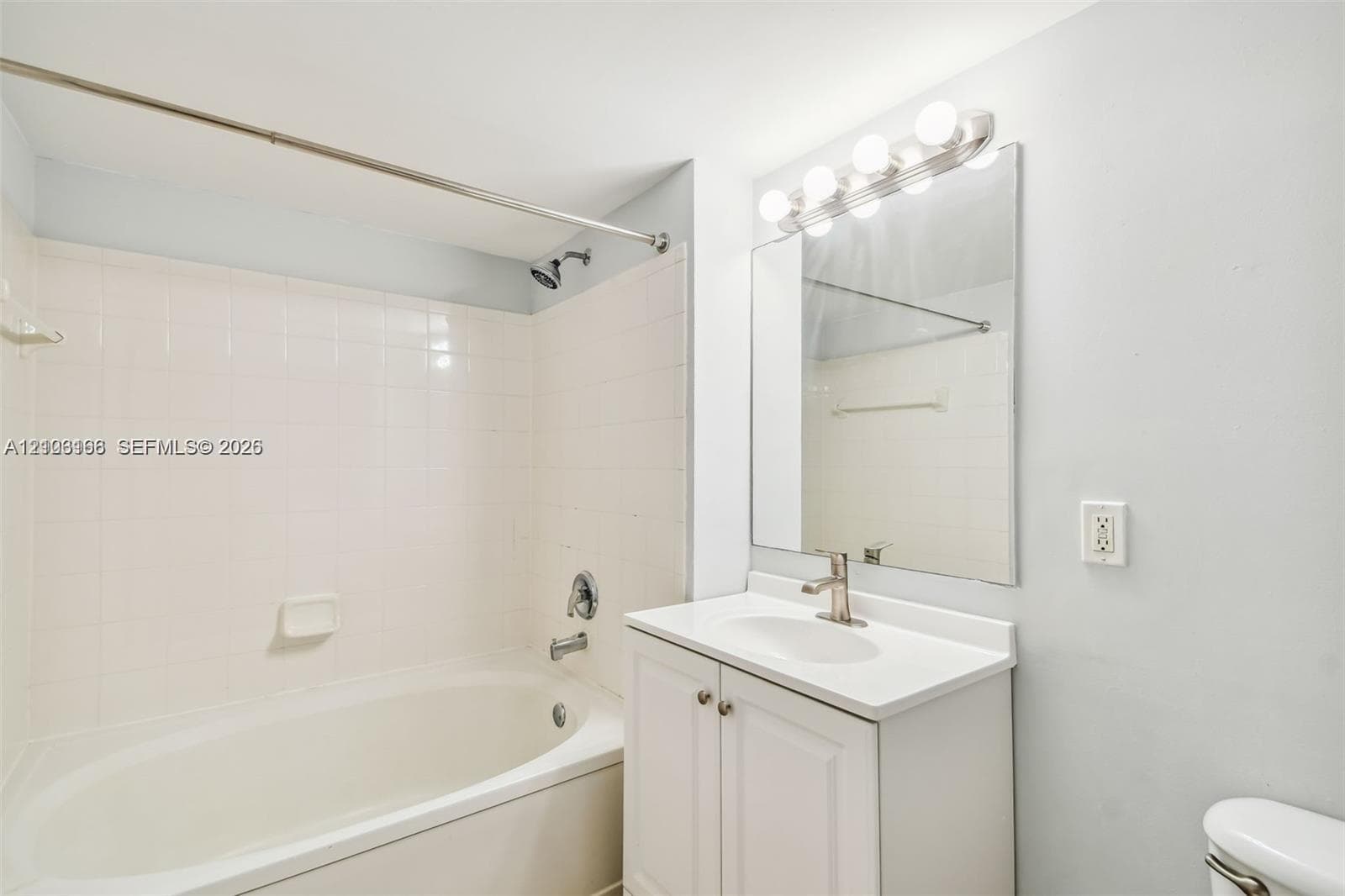 2945 NE 185th St #1407 photo 24