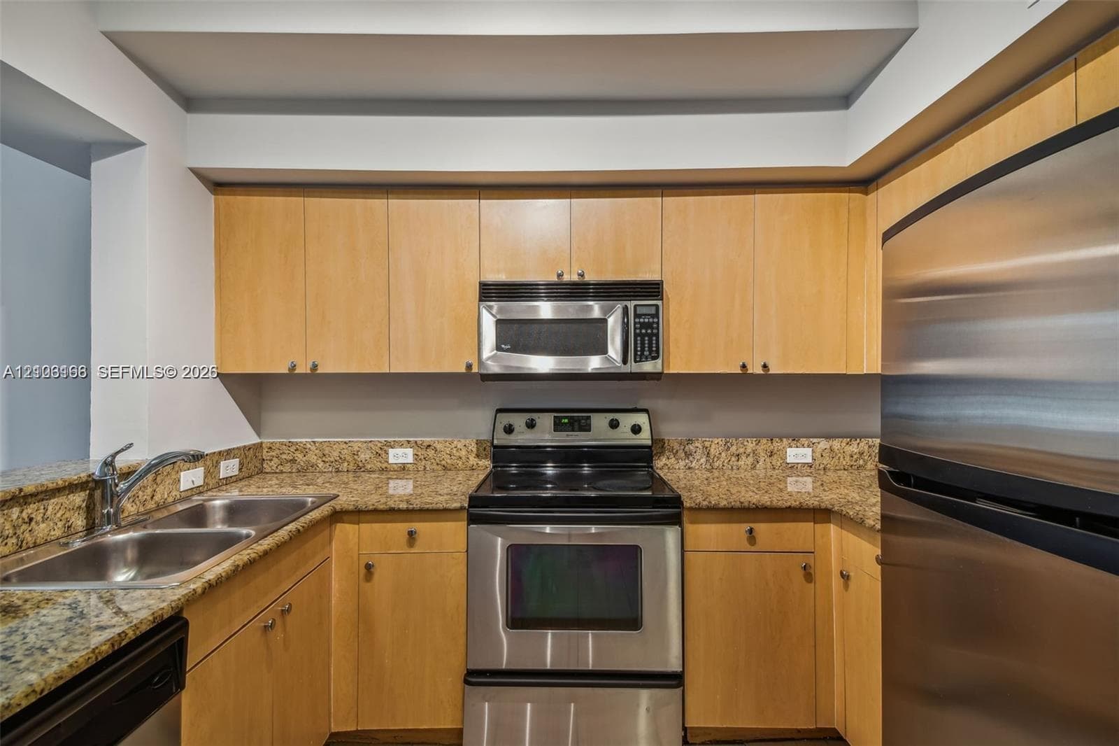 2945 NE 185th St #1407 photo 10