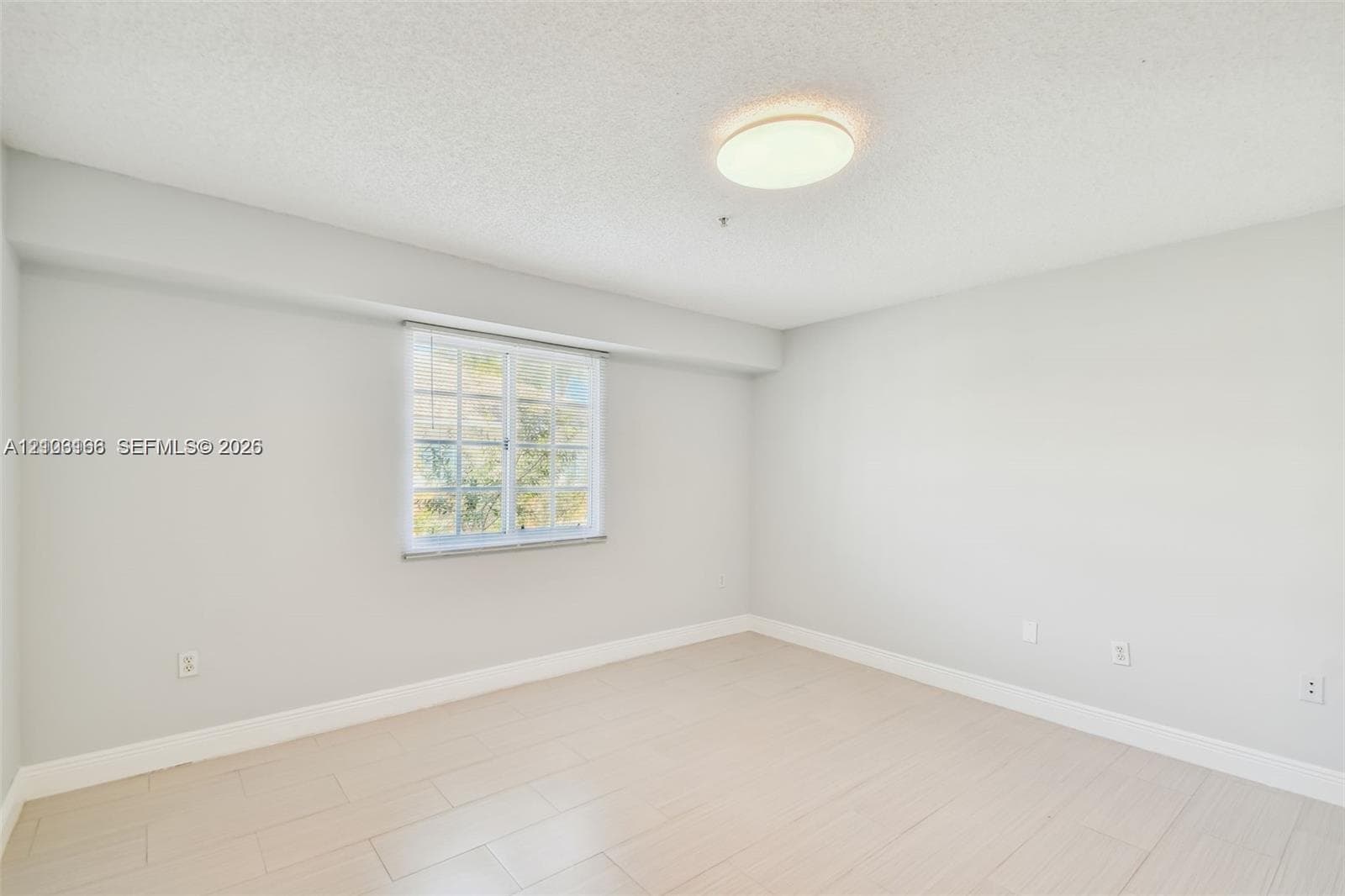 2945 NE 185th St #1407 photo 18