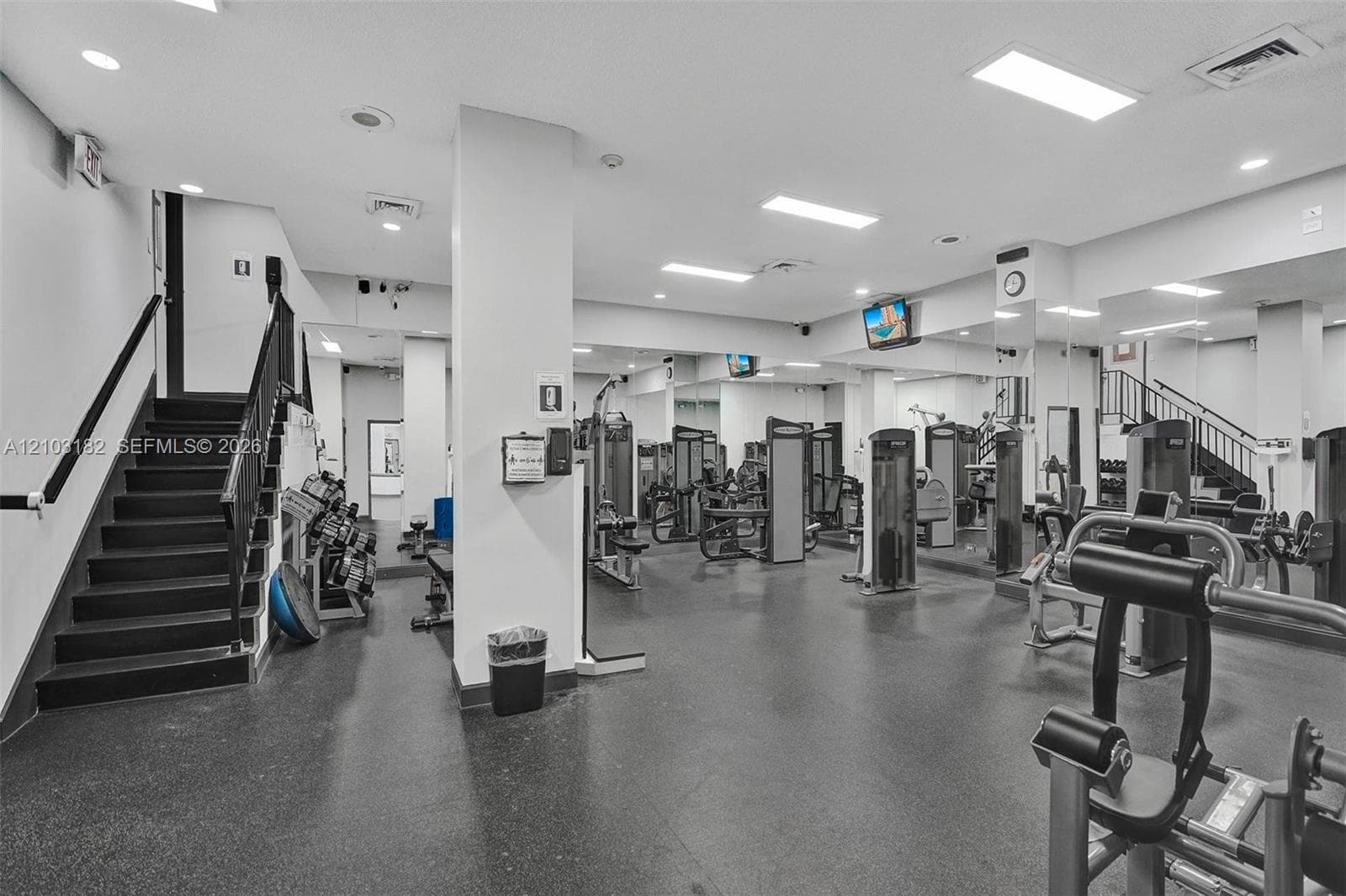 WINSTON TOWERS 200 · #1607 in Sunny Isles Beach - Photo 23