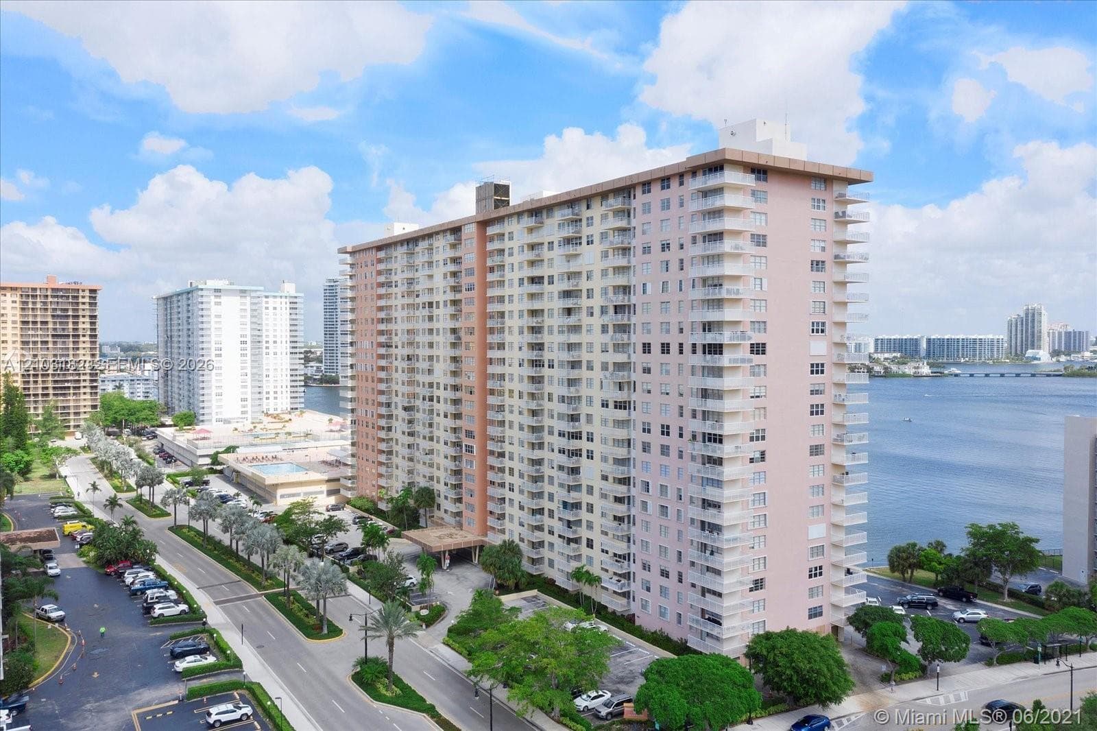 WINSTON TOWERS 200 · #1607 in Sunny Isles Beach - Photo 26
