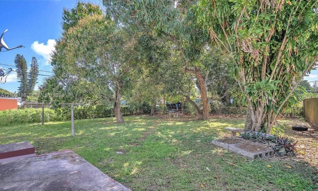 1236 Jann Ave photo 3