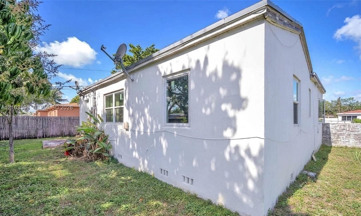 1236 Jann Ave photo 9