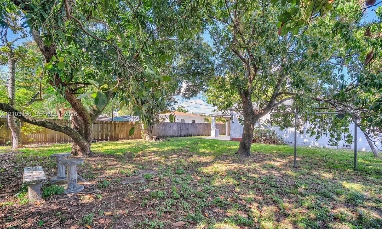 1236 Jann Ave photo 4
