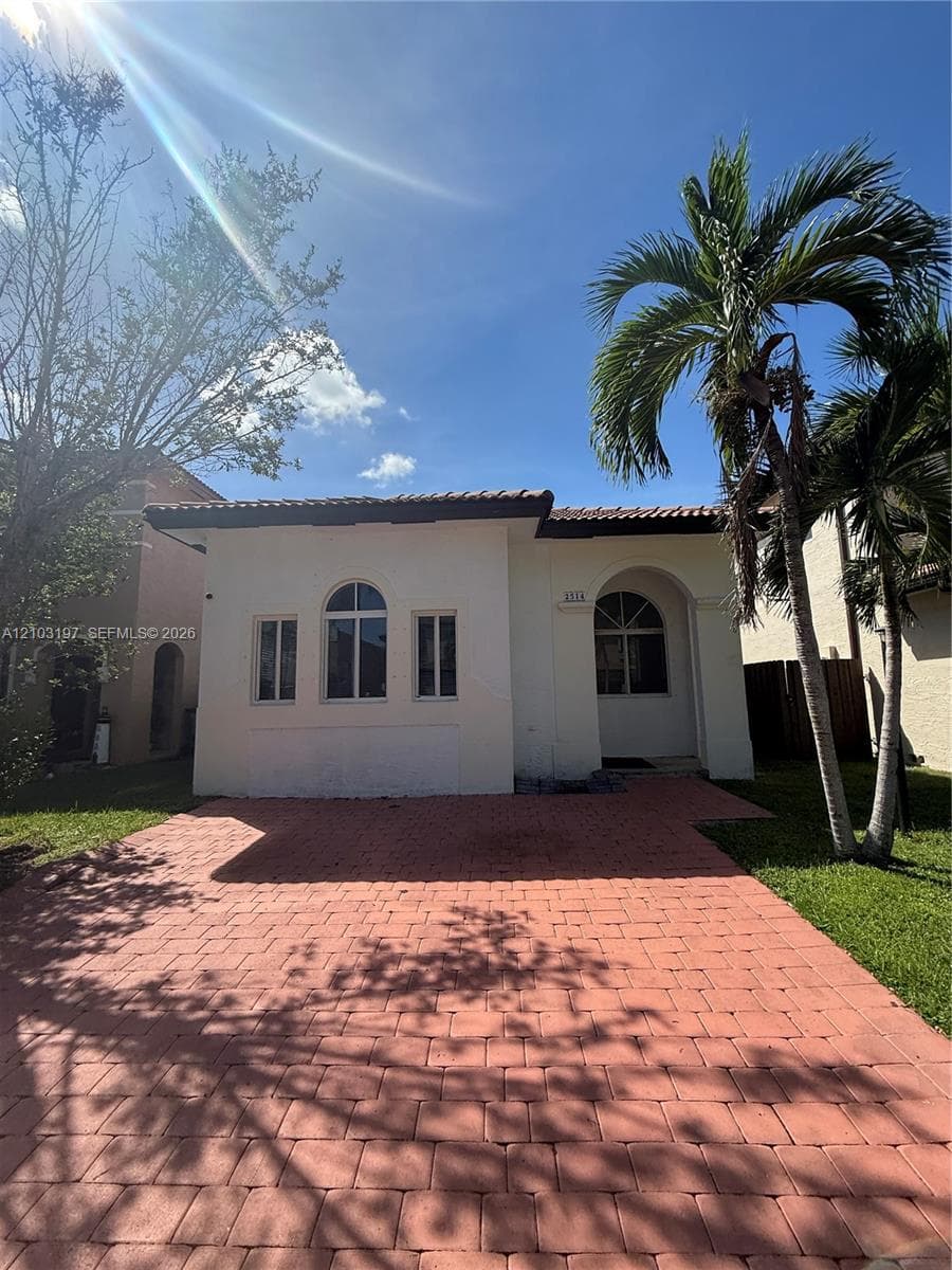2514 NE 41 photo 2