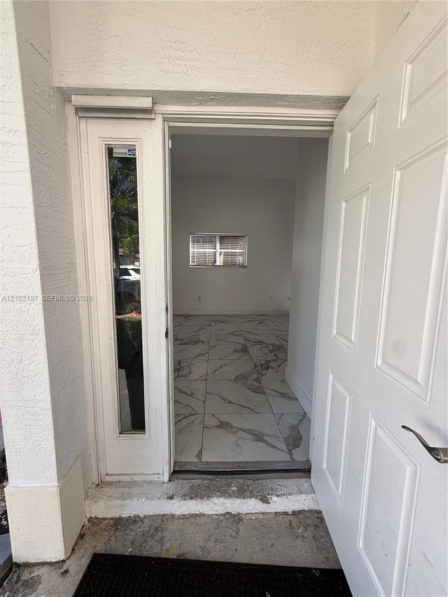 2514 NE 41 photo 3