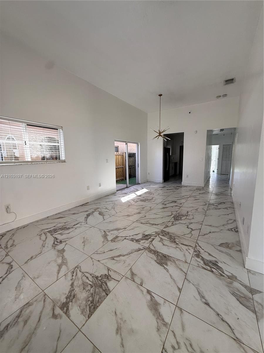 2514 NE 41 photo 5