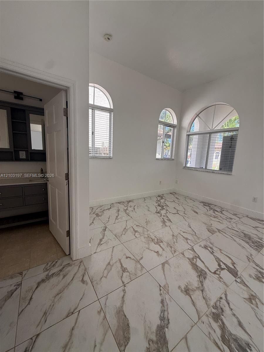 2514 NE 41 photo 14