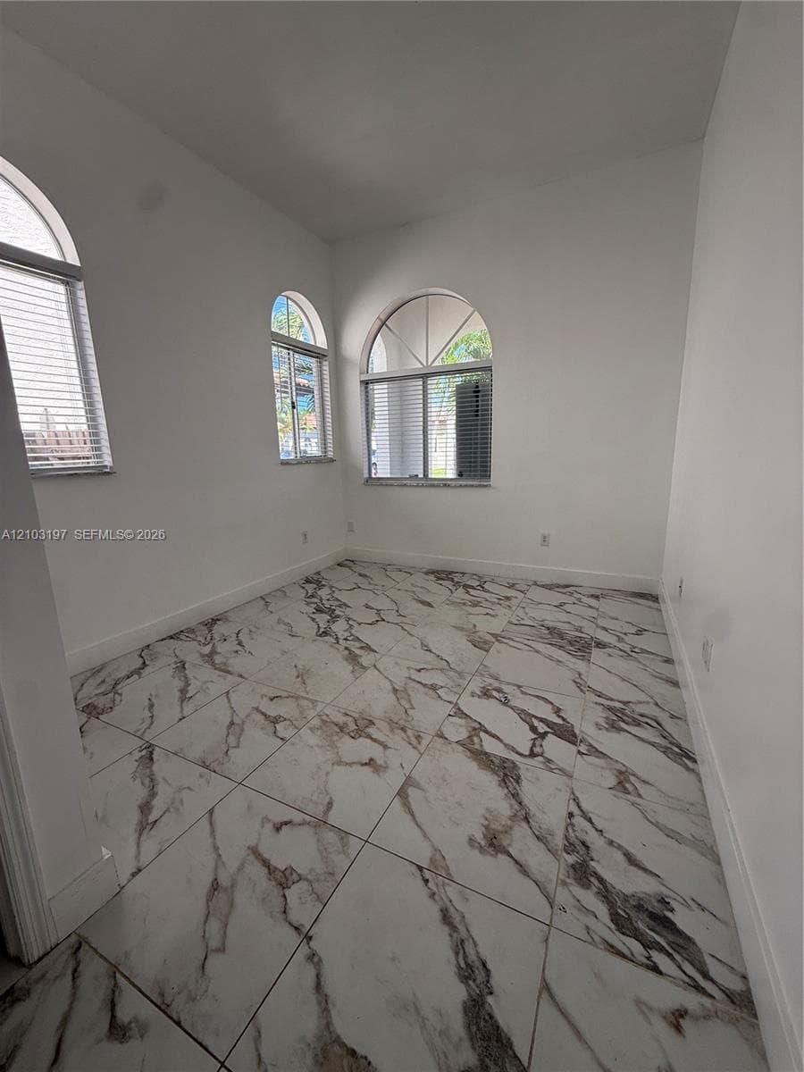 2514 NE 41 photo 15