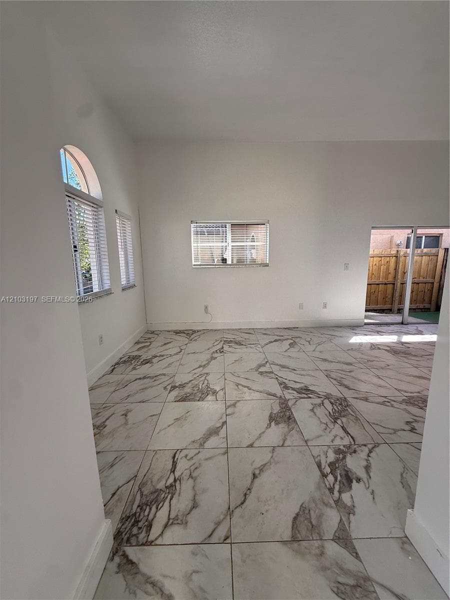 2514 NE 41 photo 4