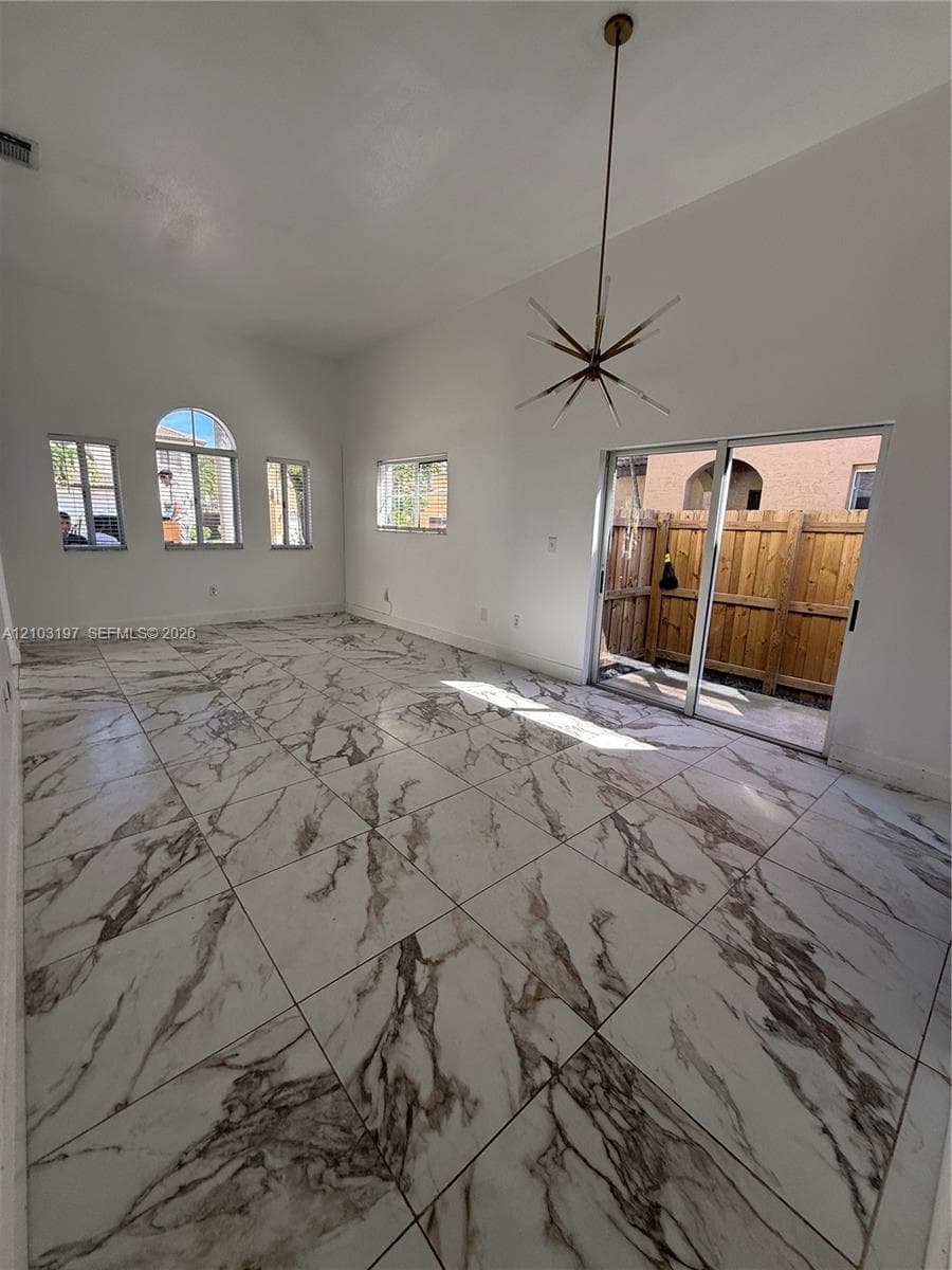 2514 NE 41 photo 8