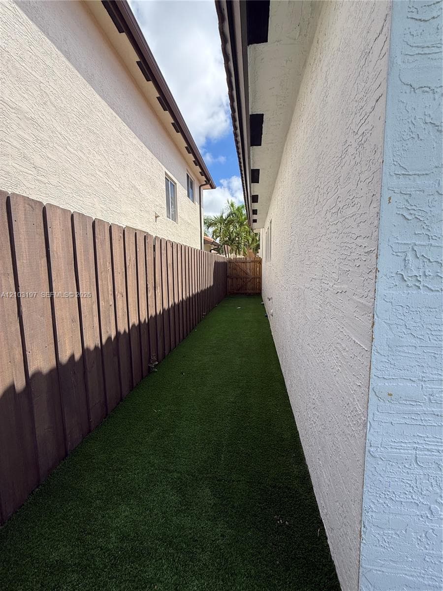 2514 NE 41 photo 25
