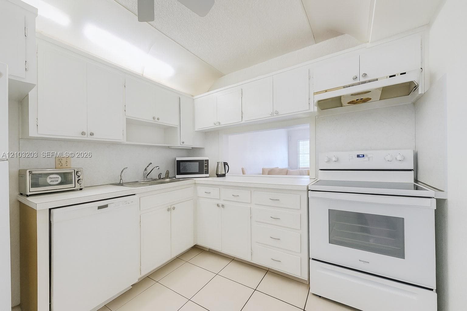 FIRST GULFSTREAM GARDEN · #304B in Hallandale Beach - Photo 7