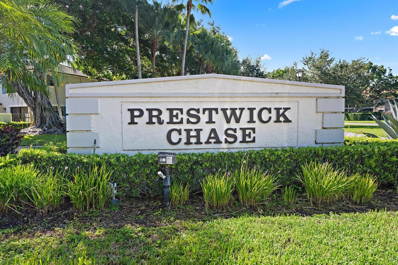 370 Prestwick Cir apt 2-23