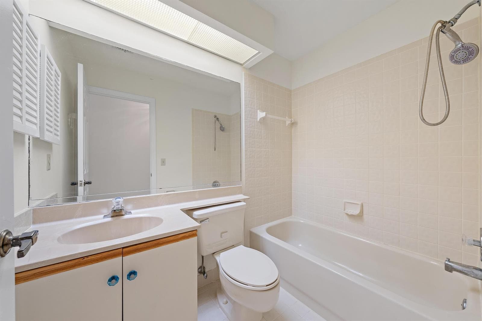 370 Prestwick Cir apt 2-17