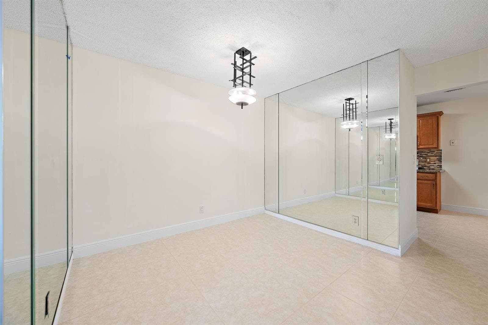 370 Prestwick Cir apt 2-8