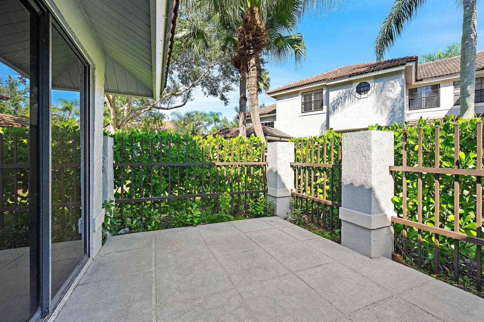 370 Prestwick Cir apt 2-3