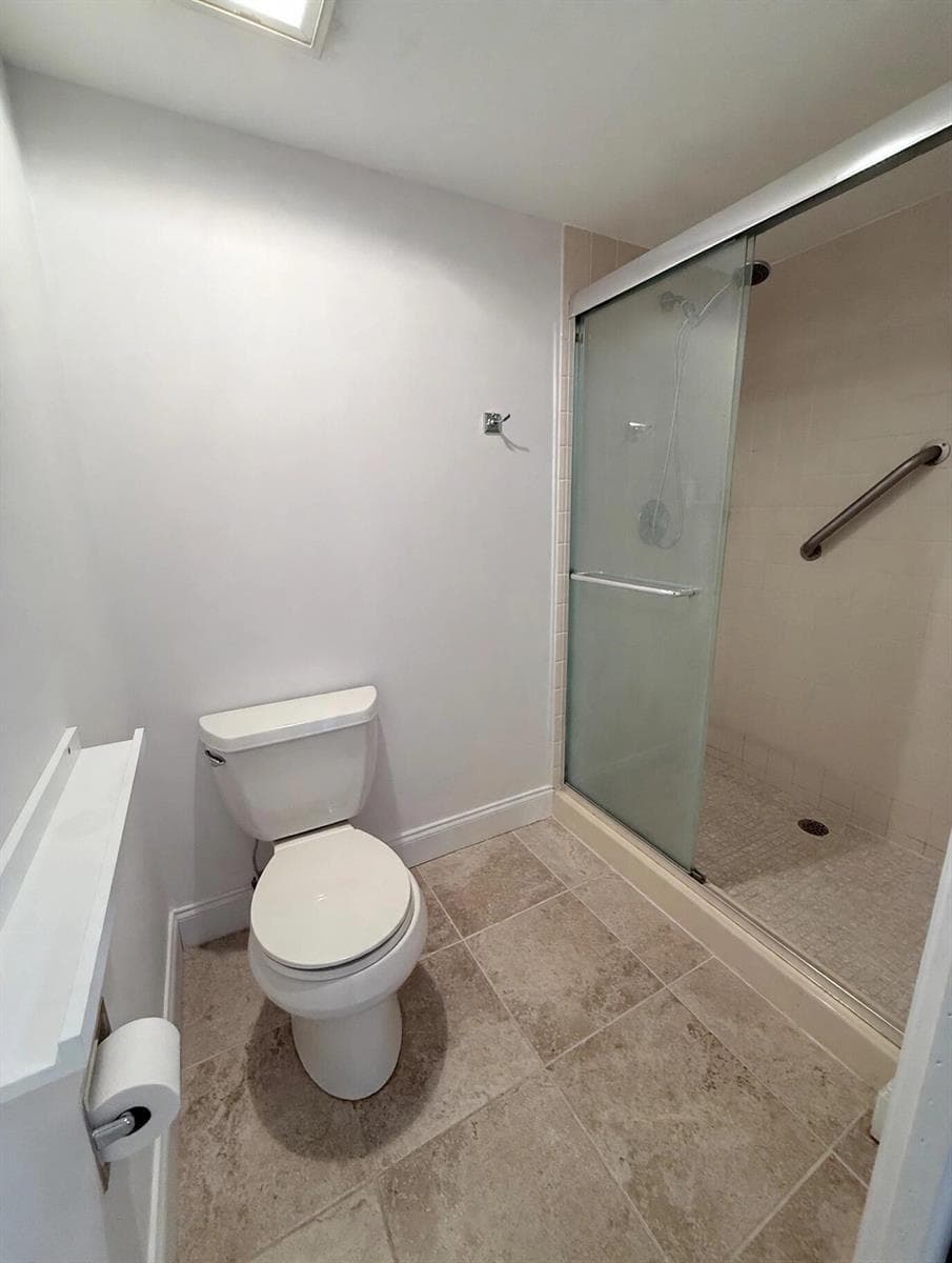 06-bathroom-toilet-shower