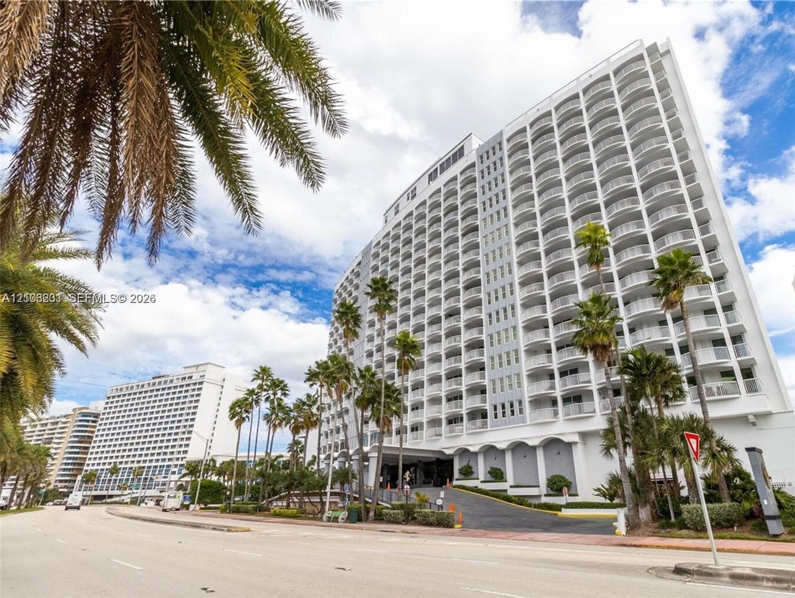 THE CARRIAGE HOUSE CONDO · #1229 in Miami Beach - Photo 3