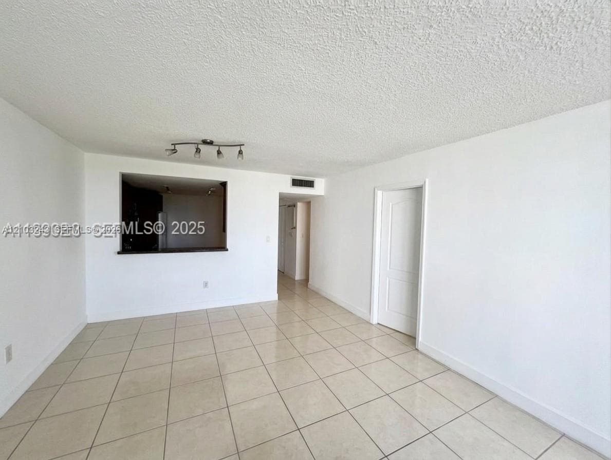 BUCKLEY TOWERS CONDO - EA · #403E in Miami - Photo 5