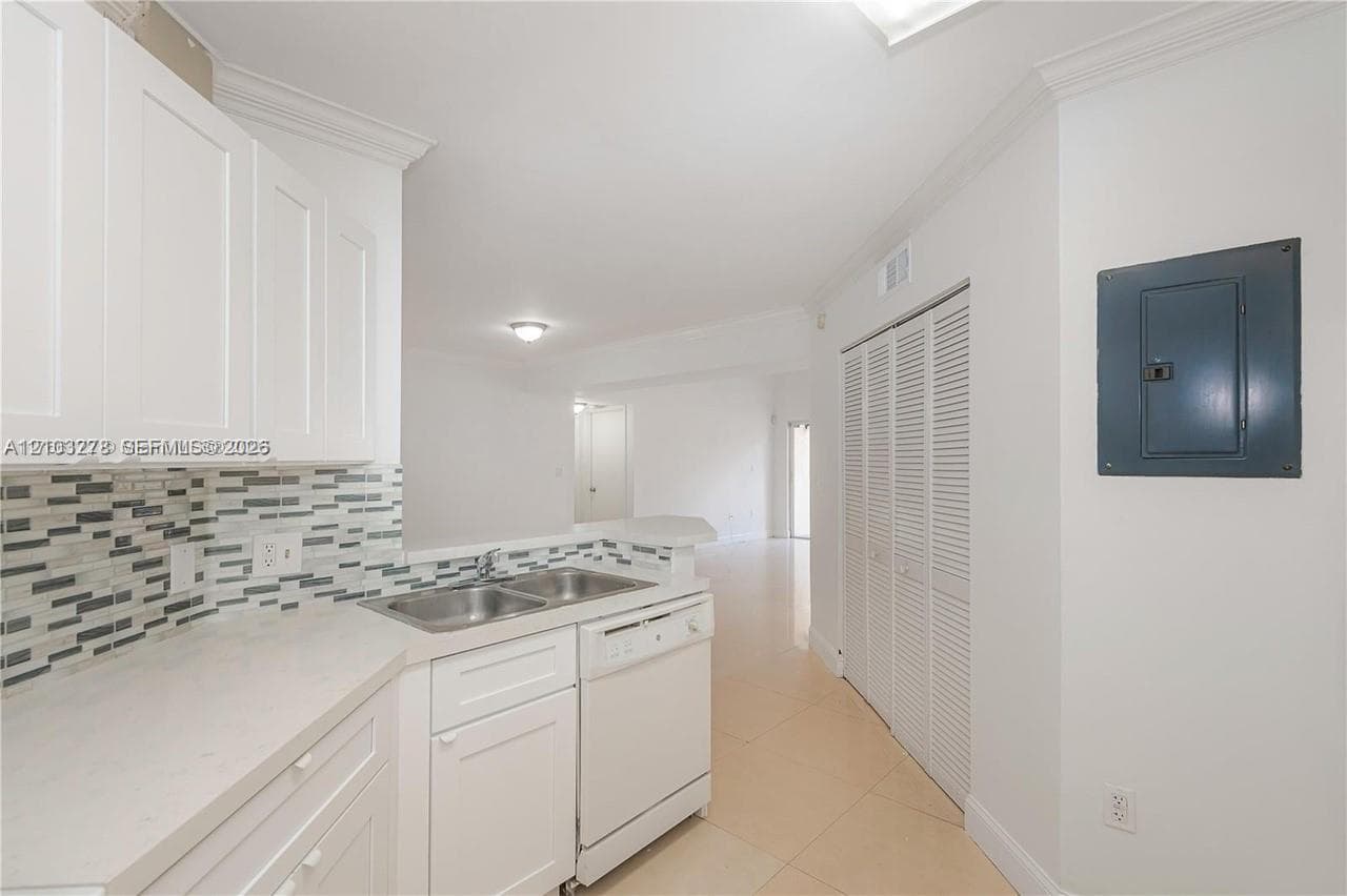 MEDITERRANEAN VILLAS COND · #305 in Hialeah - Photo 3